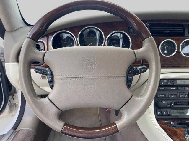 Photo of 2003 White Jaguar XK8