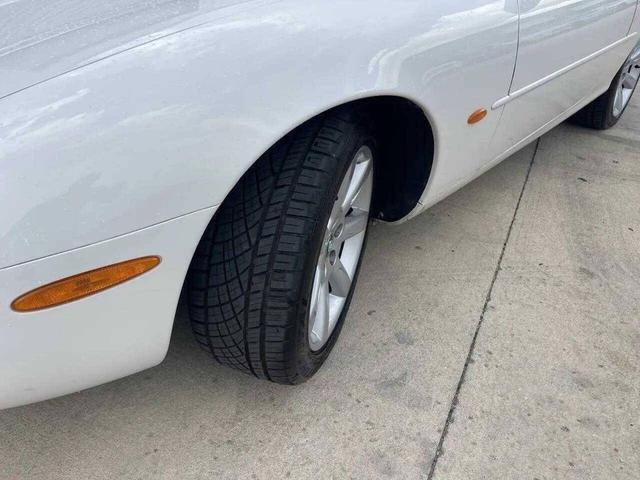 Photo of 2003 White Jaguar XK8
