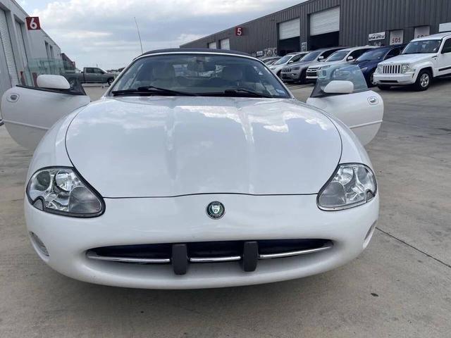 Photo of 2003 White Jaguar XK8