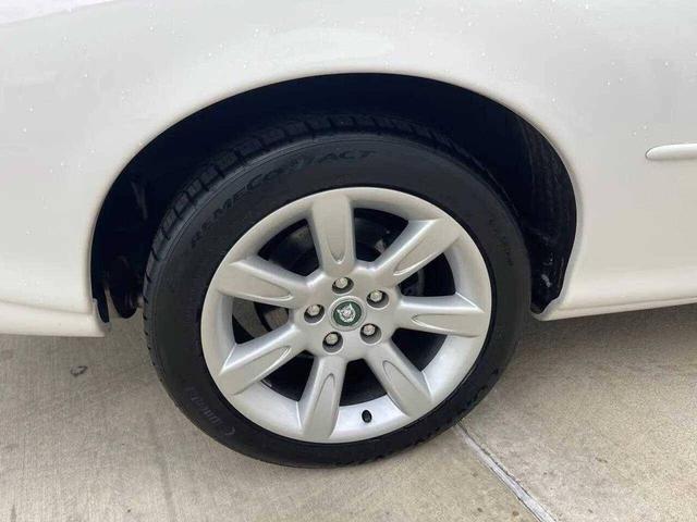 Photo of 2003 White Jaguar XK8