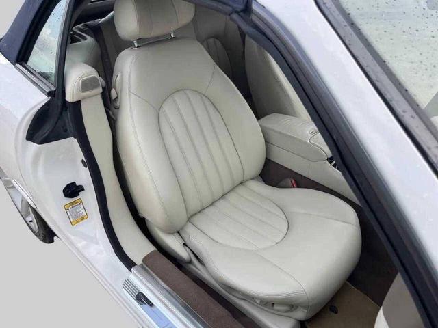 Photo of 2003 White Jaguar XK8