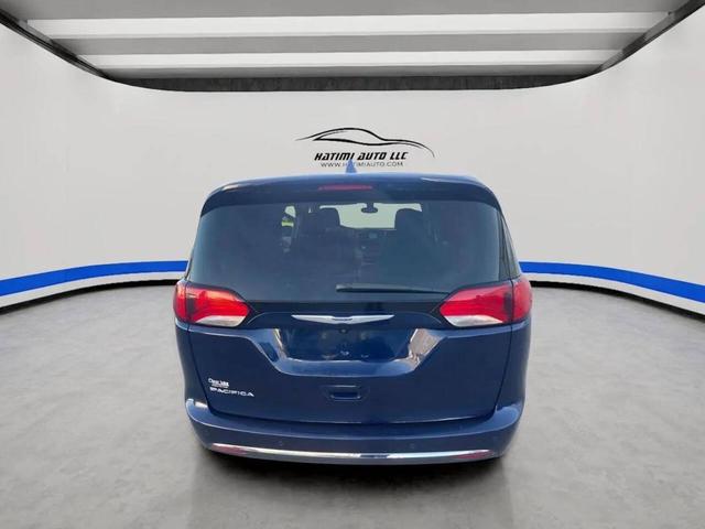Photo of 2019 Blue Chrysler Pacifica