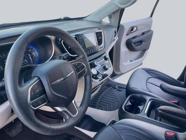 Photo of 2019 Blue Chrysler Pacifica