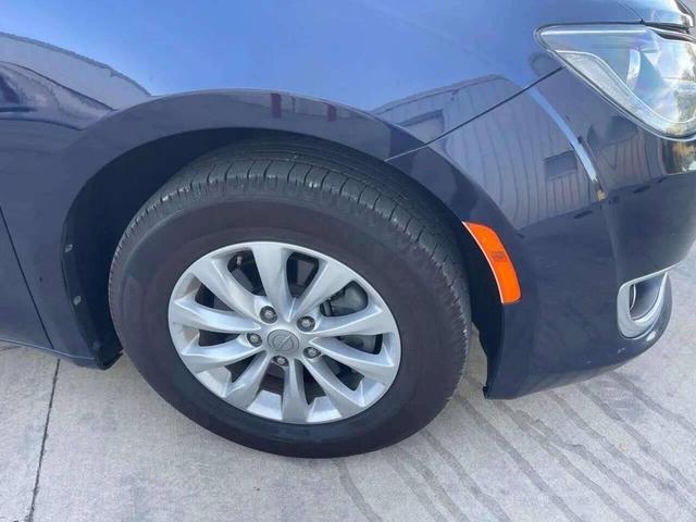 Photo of 2019 Blue Chrysler Pacifica