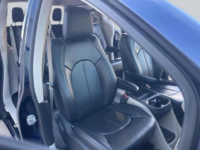 Photo of 2019 Blue Chrysler Pacifica