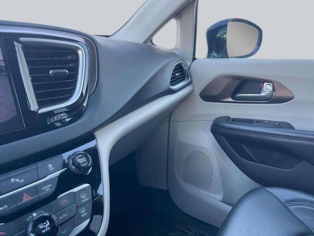 Photo of 2019 Blue Chrysler Pacifica