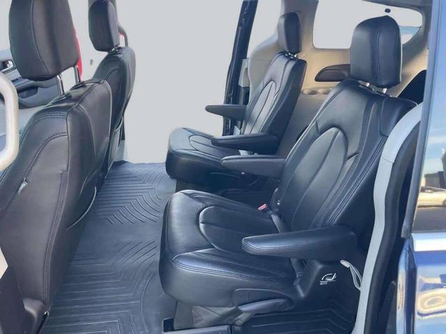 Photo of 2019 Blue Chrysler Pacifica