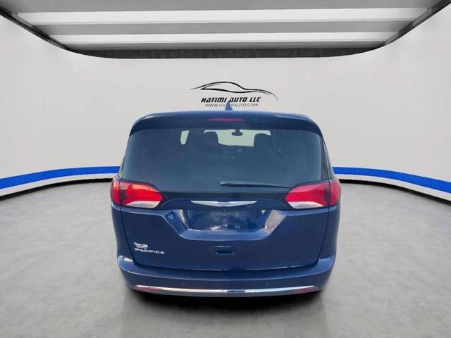 Photo of 2019 Blue Chrysler Pacifica
