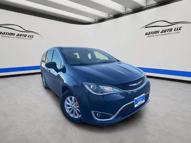 Photo of 2019 Blue Chrysler Pacifica
