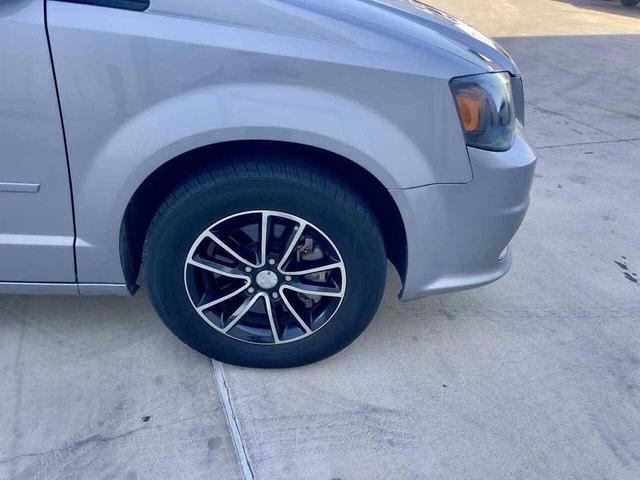 Photo of 2017 Silver Dodge Grand Caravan