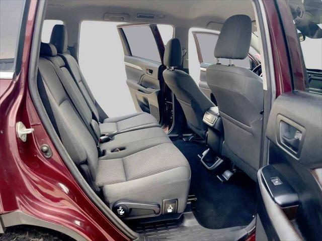 Photo of 2018 Maroon Toyota Highlander