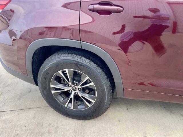 Photo of 2018 Maroon Toyota Highlander