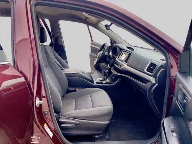 Photo of 2018 Maroon Toyota Highlander