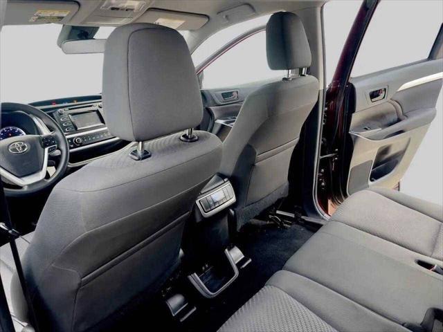 Photo of 2018 Maroon Toyota Highlander