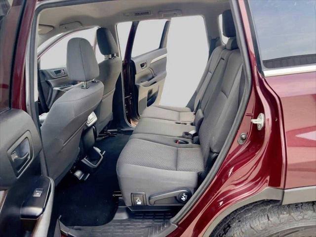 Photo of 2018 Maroon Toyota Highlander