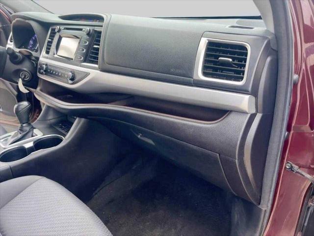 Photo of 2018 Maroon Toyota Highlander