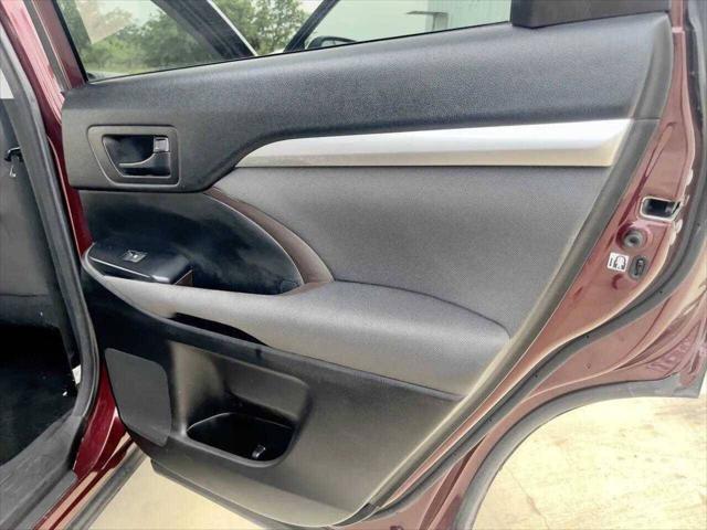 Photo of 2018 Maroon Toyota Highlander