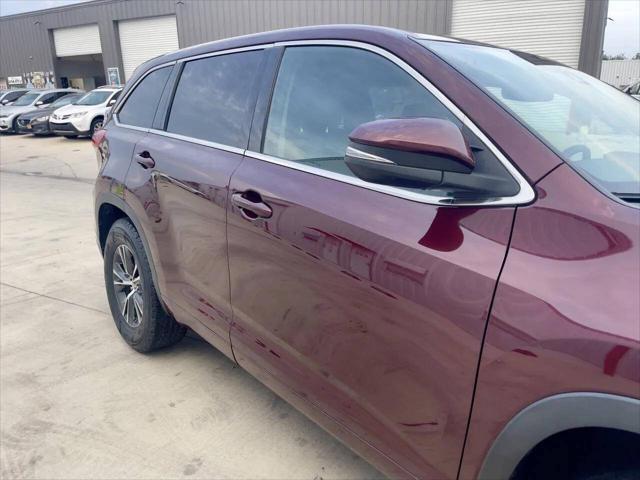 Photo of 2018 Maroon Toyota Highlander