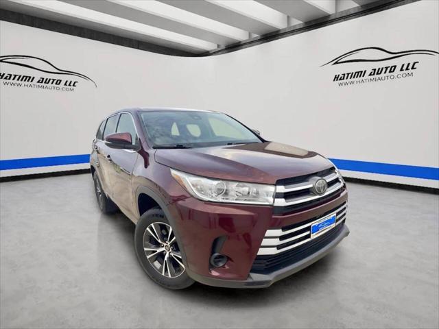 Photo of 2018 Maroon Toyota Highlander