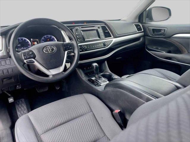 Photo of 2018 Maroon Toyota Highlander