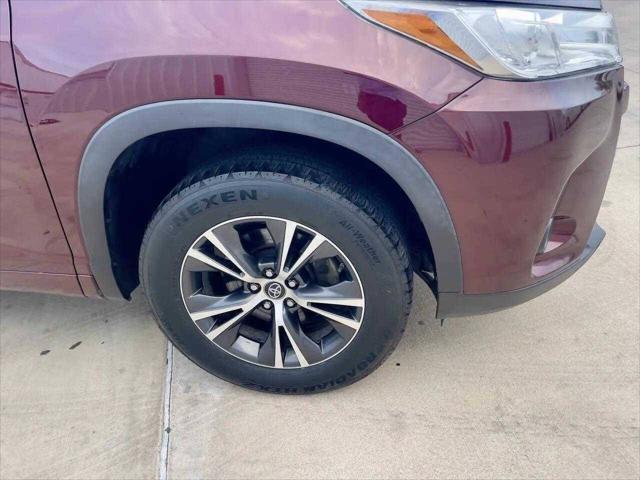 Photo of 2018 Maroon Toyota Highlander