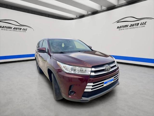 Photo of 2018 Maroon Toyota Highlander