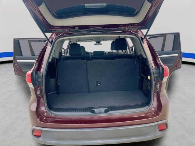 Photo of 2018 Maroon Toyota Highlander