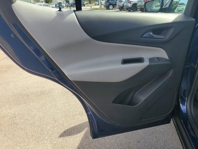 Photo of 2022 Blue Glow Metallic Chevrolet Equinox