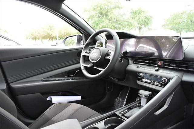 Photo of 2025 Serenity White Hyundai ELANTRA