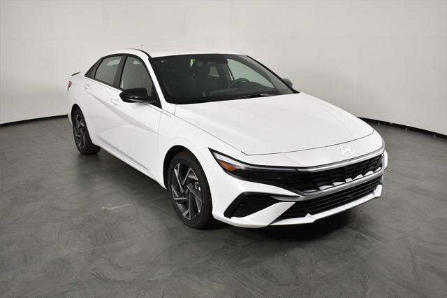Photo of 2025 Serenity White Hyundai ELANTRA