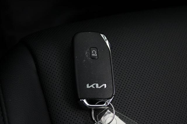 Photo of 2023 Glacial White Pearl Kia Sportage