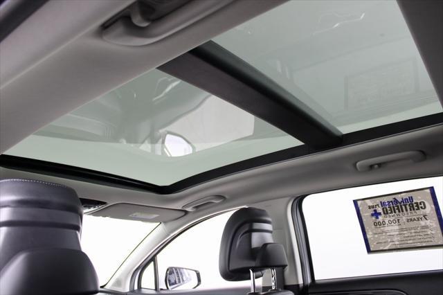 Photo of 2023 Glacial White Pearl Kia Sportage