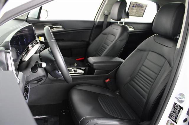 Photo of 2023 Glacial White Pearl Kia Sportage