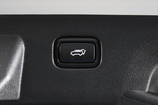 Photo of 2023 Glacial White Pearl Kia Sportage
