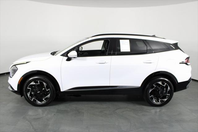 Photo of 2023 Glacial White Pearl Kia Sportage