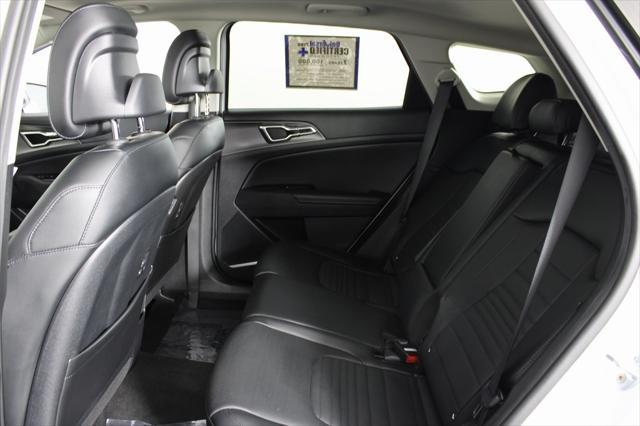Photo of 2023 Glacial White Pearl Kia Sportage