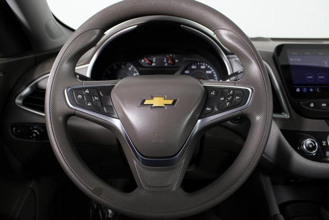 Photo of 2019 Summit White Chevrolet Malibu