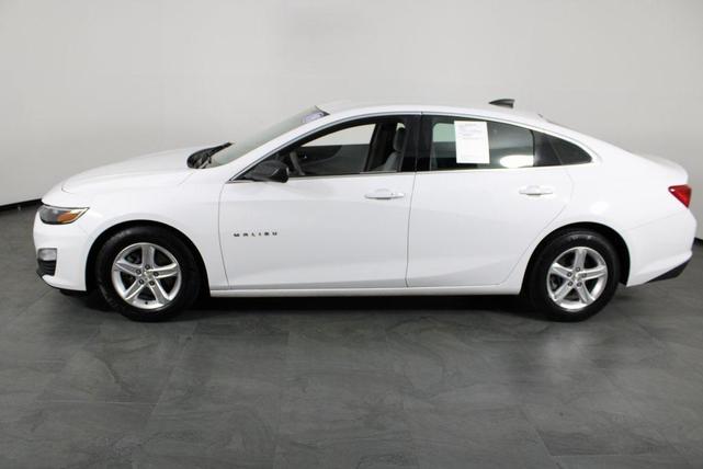 Photo of 2019 Summit White Chevrolet Malibu