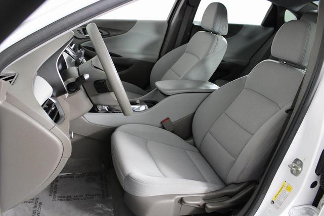 Photo of 2019 Summit White Chevrolet Malibu