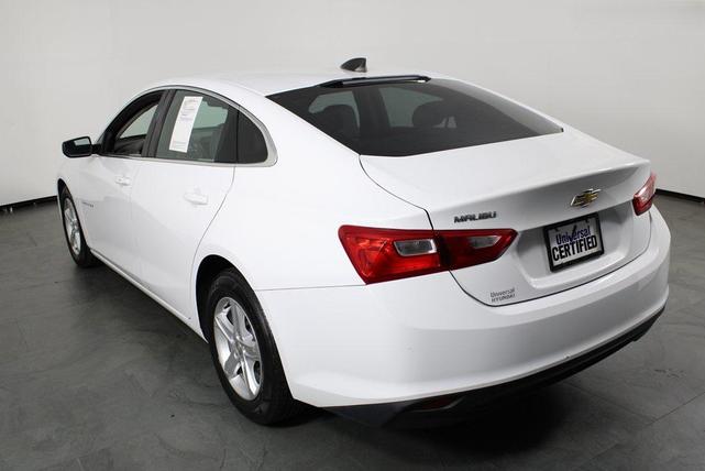 Photo of 2019 Summit White Chevrolet Malibu