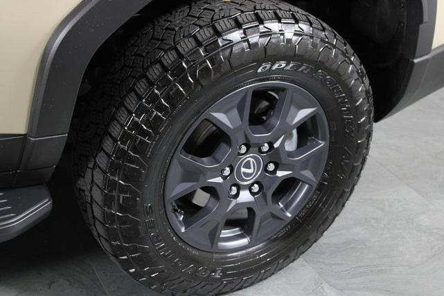 Photo of 2024 Earth/Black Lexus GX 550