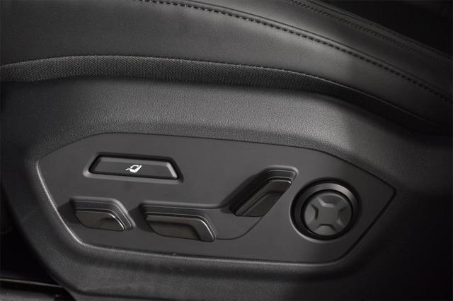 Photo of 2025 Shimmering Silver Hyundai SANTA FE HEV
