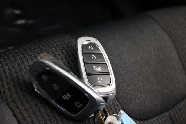 Photo of 2022 Shimmering Silver Hyundai SANTA FE