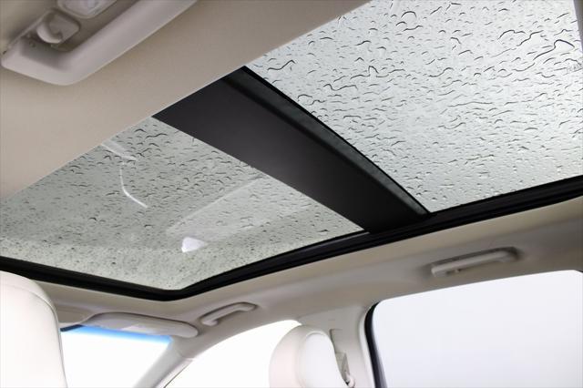 Photo of 2019 WHITE PLATINUM MET TRI-COAT Ford Edge
