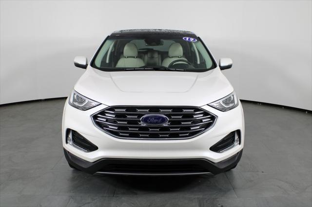 Photo of 2019 WHITE PLATINUM MET TRI-COAT Ford Edge