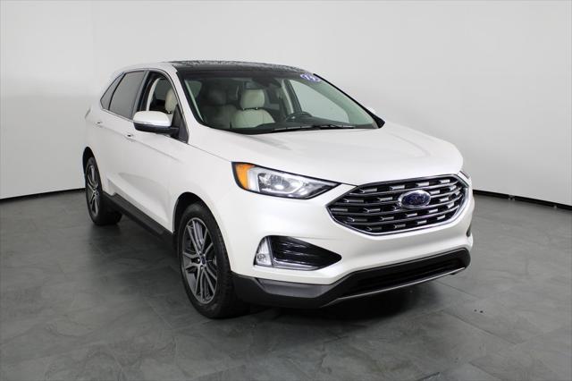 Photo of 2019 WHITE PLATINUM MET TRI-COAT Ford Edge
