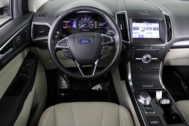 Photo of 2019 WHITE PLATINUM MET TRI-COAT Ford Edge