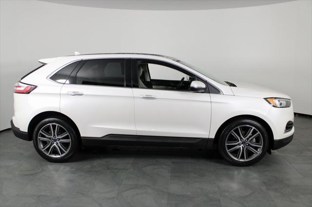 Photo of 2019 WHITE PLATINUM MET TRI-COAT Ford Edge