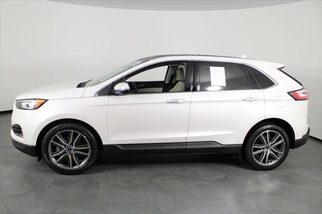 Photo of 2019 WHITE PLATINUM MET TRI-COAT Ford Edge