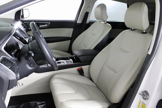 Photo of 2019 WHITE PLATINUM MET TRI-COAT Ford Edge